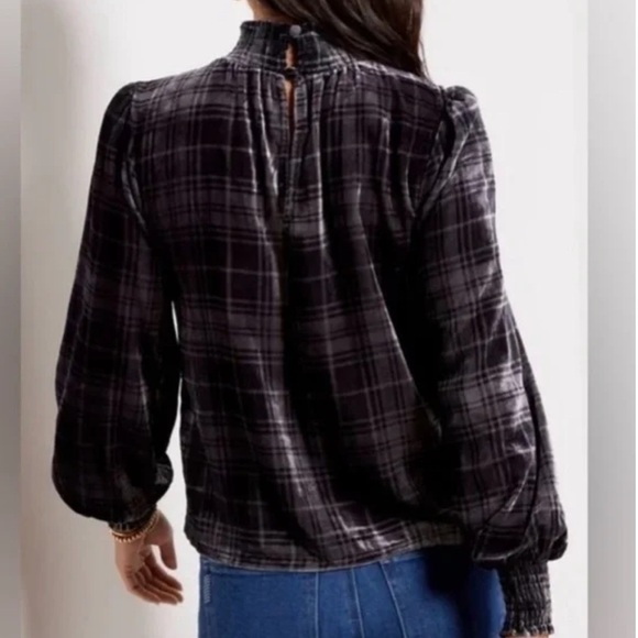 EUC Evereve Black Plaid Velvet Smocked Blouse Women- Small - Picture 3 of 11